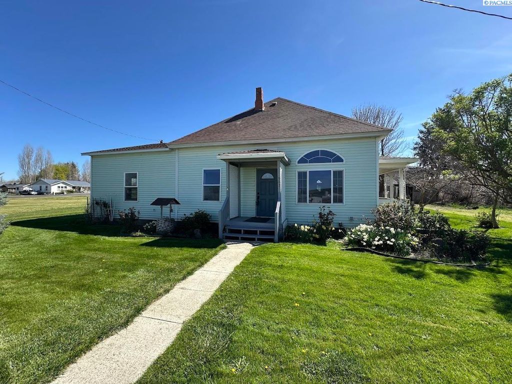 Photo of 307 S Crystal Ave, La Crosse, WA 99143 (MLS # 288204)