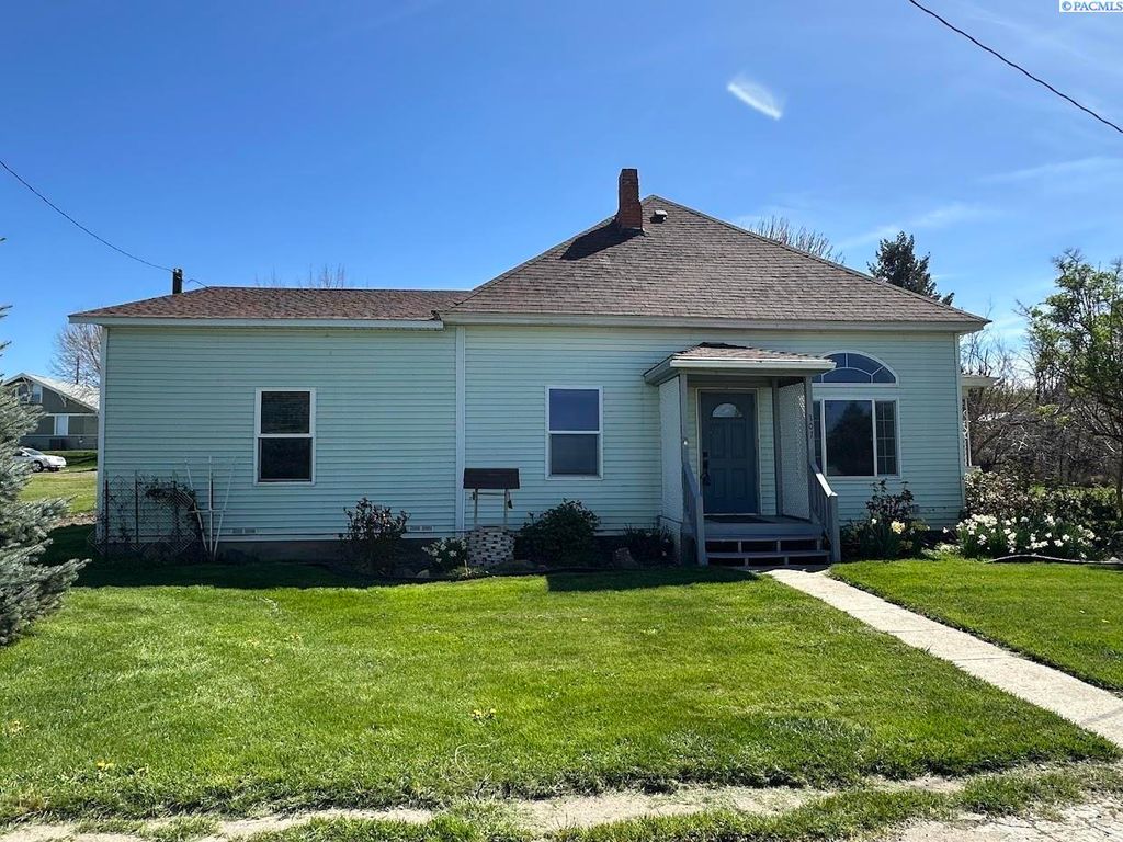 Photo of 307 S Crystal Ave, La Crosse, WA 99143 (MLS # 288204)