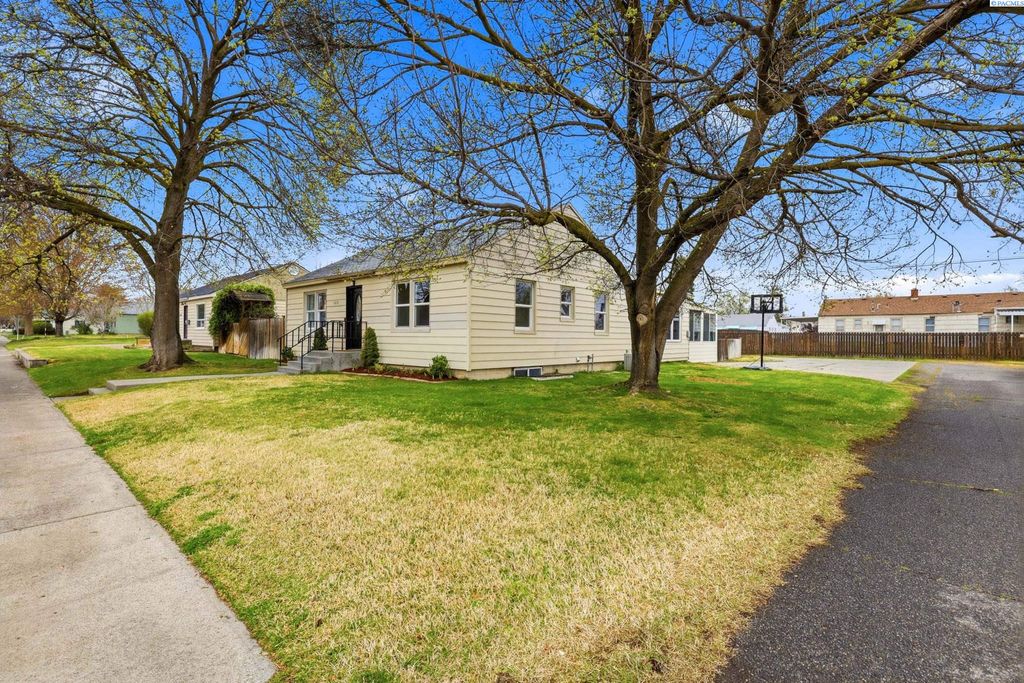 Photo of 1432 Goethals Dr, Richland, WA 99354 (MLS # 291770)