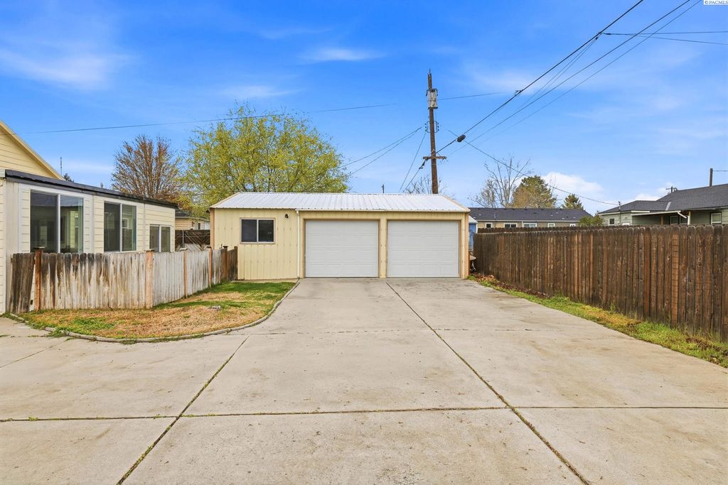 Photo of 1432 Goethals Dr, Richland, WA 99354 (MLS # 291770)