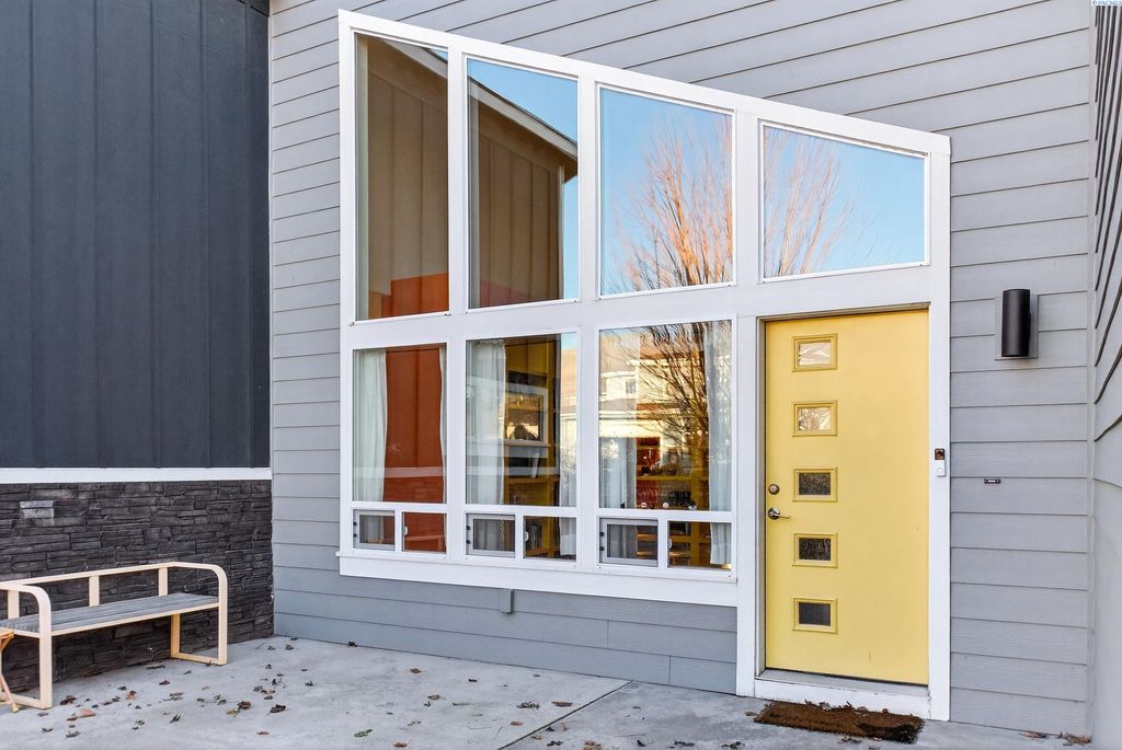 Photo of 4479 Highview St, Richland, WA 99352 (MLS # 289290)