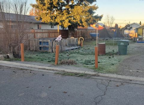 Photo of 308 Davie Rd, Grandview, WA 98930 (MLS # 290814)