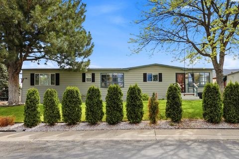 Photo of 240 Skyline Dr, Richland, WA 99352 (MLS # 292221)