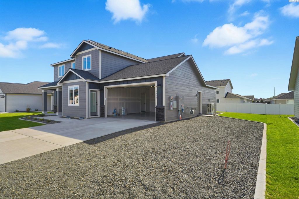 Photo of 8806 Dusty Maiden Dr, Pasco, WA 99301 (MLS # 291093)