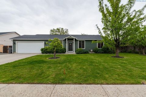 Photo of 512 Sedgwick Place, Richland, WA 99352 (MLS # 292376)