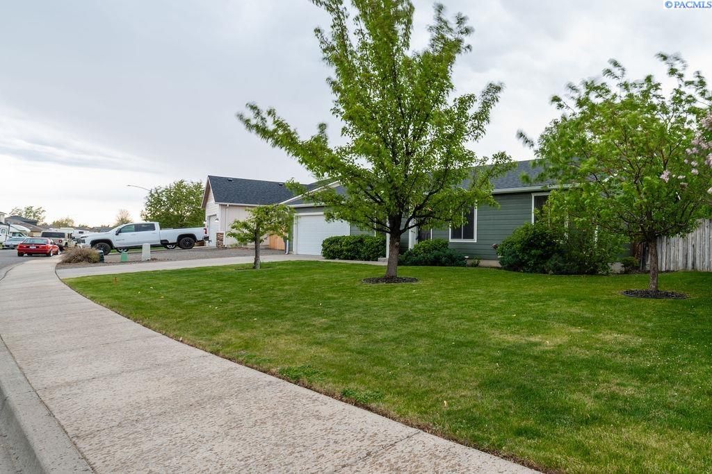 Photo of 512 Sedgwick Place, Richland, WA 99352 (MLS # 292376)