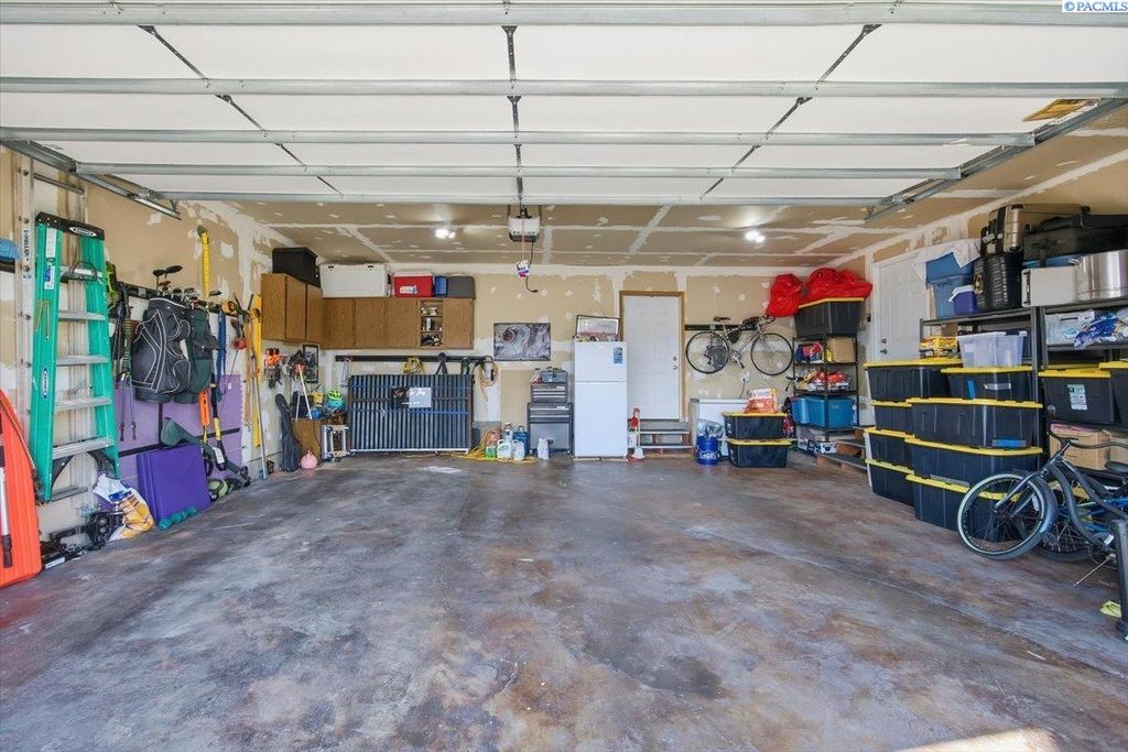 Photo of 410 Baker Dr, Zillah, WA 98953 (MLS # 288428)