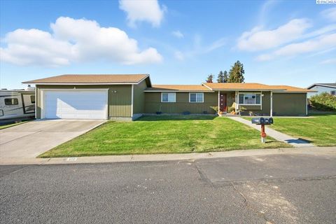 Photo of 410 Baker Dr, Zillah, WA 98953 (MLS # 288428)