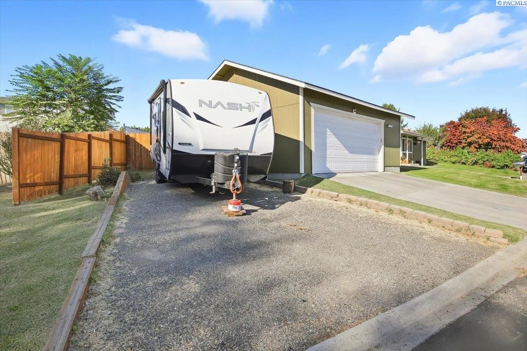 Photo of 410 Baker Dr, Zillah, WA 98953 (MLS # 288428)