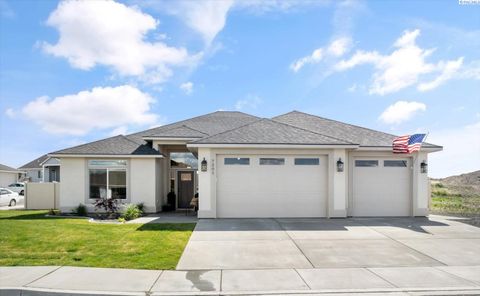 Photo of 7201 W 33rd Pl, Kennewick, WA 99338 (MLS # 288947)