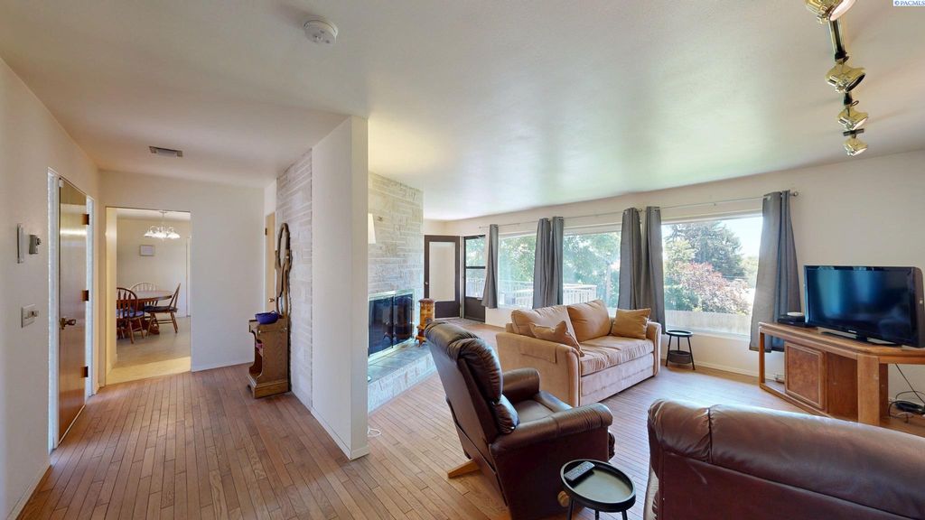 Photo of 435 NW Sunset Dr, Pullman, WA 99163 (MLS # 289780)