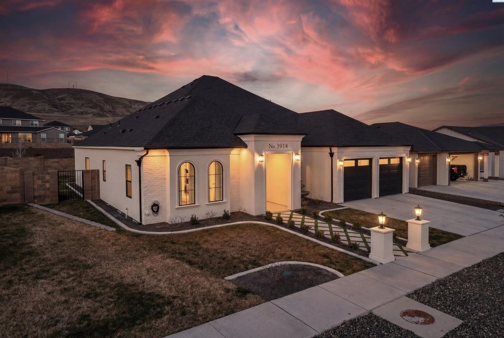 Photo of 3914 Barbera Street, Richland, WA 99352 (MLS # 291171)