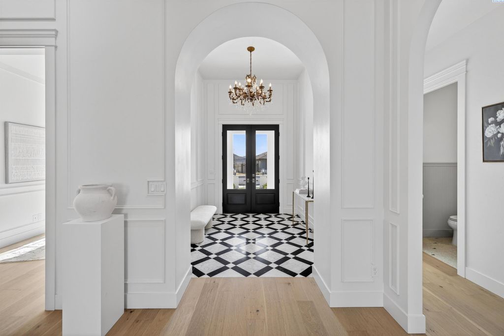 Photo of 3914 Barbera Street, Richland, WA 99352 (MLS # 291171)