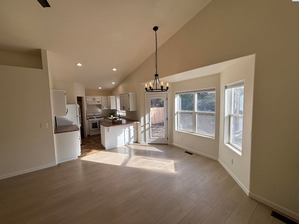 Photo of 345 NW Parr Dr, Pullman, WA 99163 (MLS # 290851)