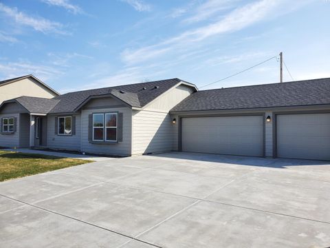 Photo of 2129 W 23rd Avenue, Kennewick, WA 99336 (MLS # 289191)