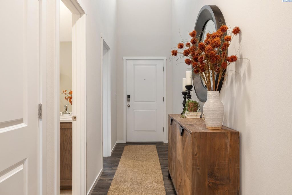 Photo of 11320 Buckingham Dr, Pasco, WA 99301 (MLS # 290025)