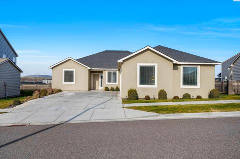 Photo of 4936 Mcewan Dr, Richland, WA 99352 (MLS # 290590)
