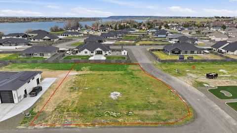 Photo of 12705 Rock Creek Dr, Pasco, WA (MLS # 292420)