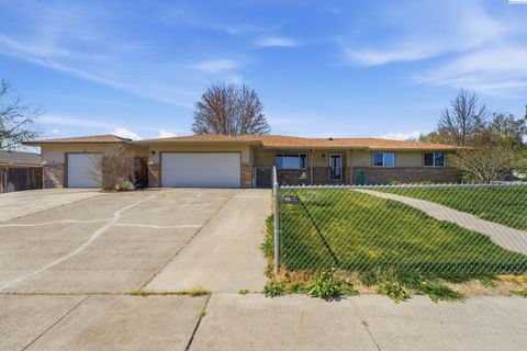 Photo of 1923 Hummingbird Lane, West Richland, WA 99353 (MLS # 292000)