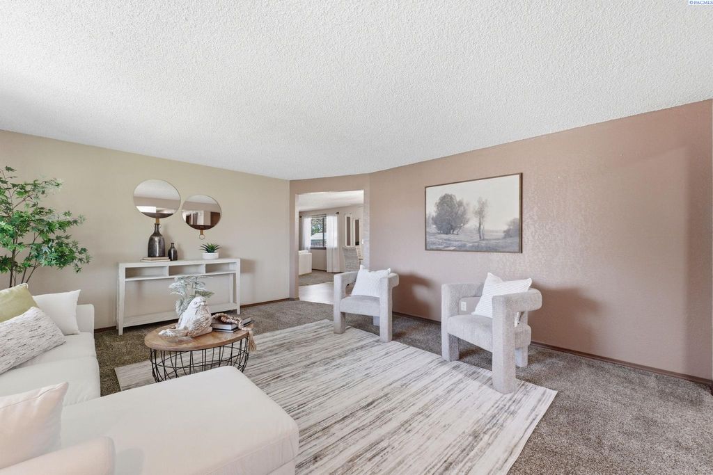 Photo of 1923 Hummingbird Lane, West Richland, WA 99353 (MLS # 292000)