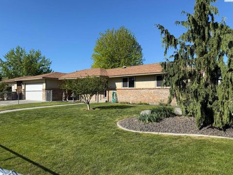 Photo of 1923 Hummingbird Lane, West Richland, WA 99353 (MLS # 292000)