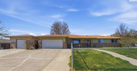 Photo of 1923 Hummingbird Lane, West Richland, WA 99353 (MLS # 292000)