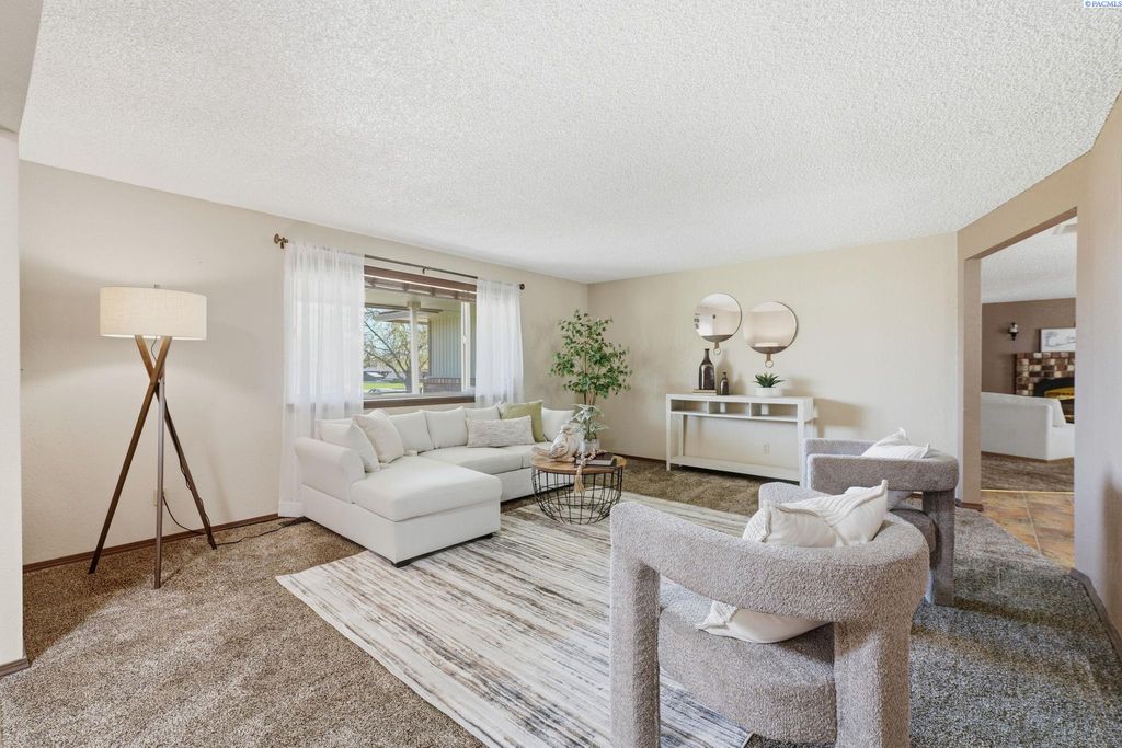 Photo of 1923 Hummingbird Lane, West Richland, WA 99353 (MLS # 292000)