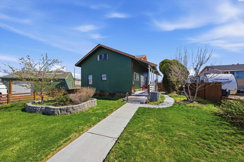 Photo of 1533 W Jay St, Pasco, WA 99301 (MLS # 291555)