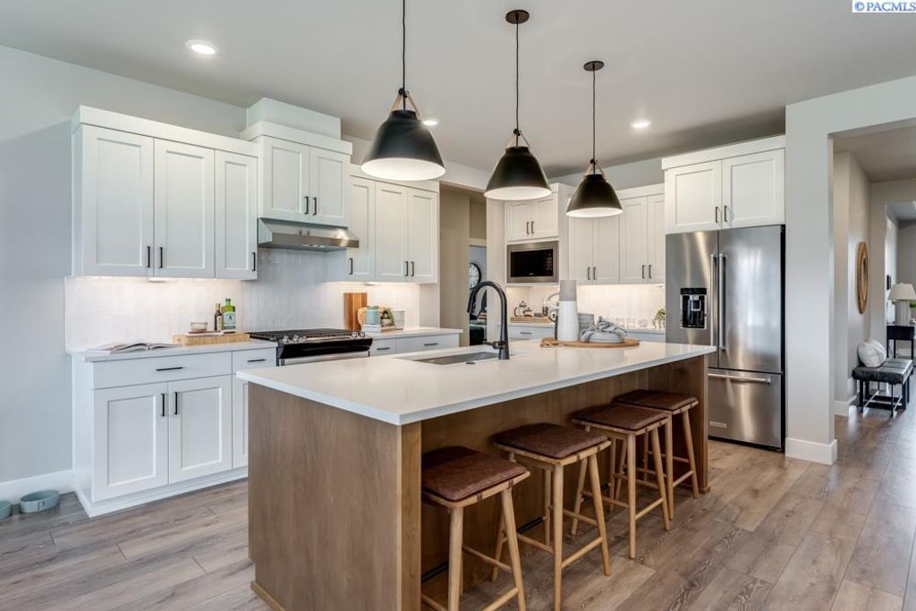 Photo of 2940 Vistara Way, Richland, WA 99354 (MLS # 290353)