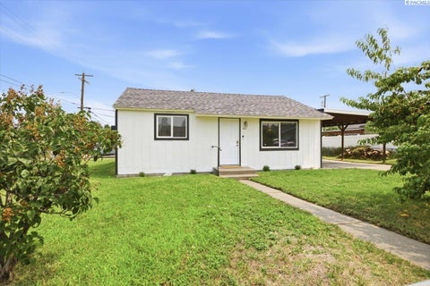 Photo of 401 S Yelm St, Kennewick, WA 99336 (MLS # 294961)