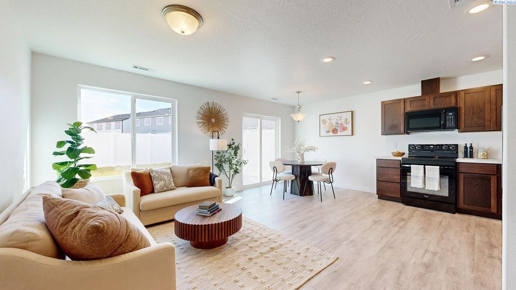 Photo of 1152 N Yost Street, Kennewick, WA 99336 (MLS # 290671)