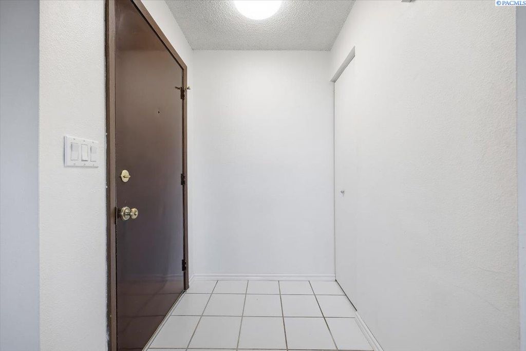 Photo of 4203 W Kennewick Ave #17, Kennewick, WA 99336 (MLS # 289574)