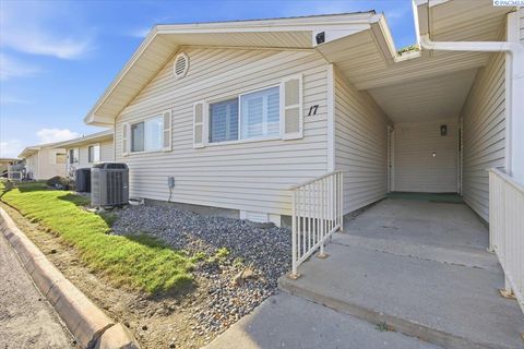 Photo of 4203 W Kennewick Ave., Apt. 17 Ave #17, Kennewick, WA 99336 (MLS # 289574)