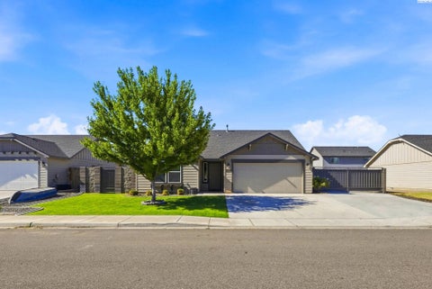 Photo of 6913 Rogue Dr, Pasco, WA 99301 (MLS # 293575)