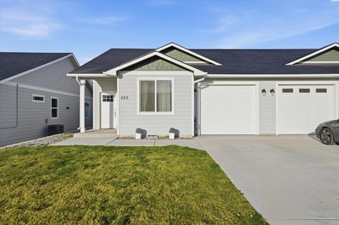 Photo of 220 Claret Dr, Prosser, WA 99350 (MLS # 290869)