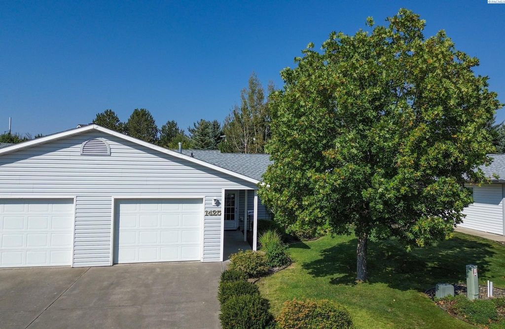 Photo of 1425 SE Fancy Free Dr, Pullman, WA 99163 (MLS # 287517)
