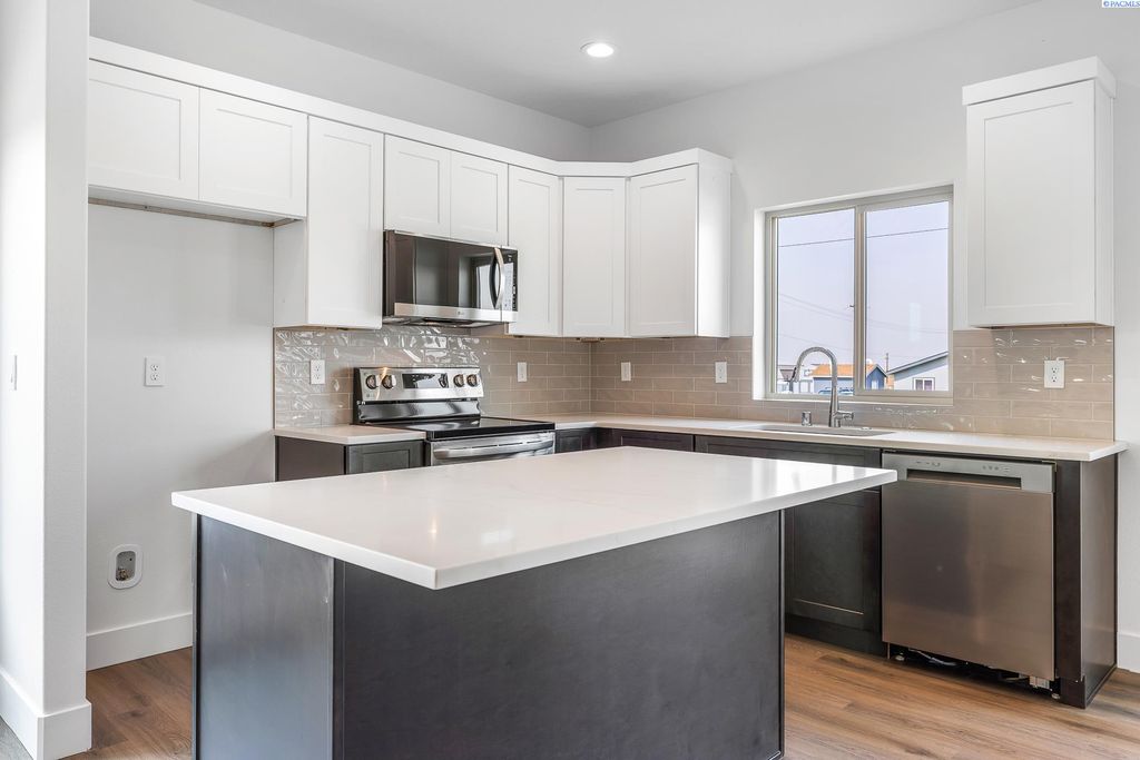 Photo of 7672 Grapevine Ct, West Richland, WA 99353 (MLS # 289446)