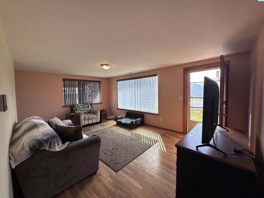 Photo of 723 E 14th Avenue, Kennewick, WA 99337 (MLS # 291875)