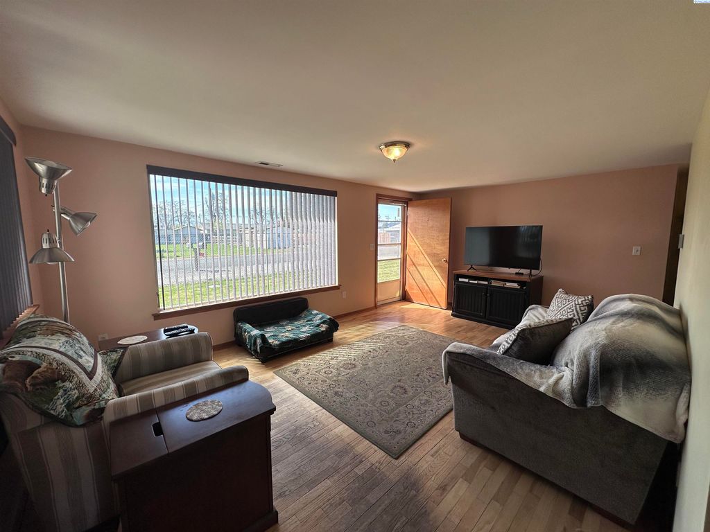 Photo of 723 E 14th Avenue, Kennewick, WA 99337 (MLS # 291875)