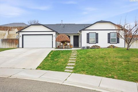 Photo of 5002 Blue Sage Ln, Pasco, WA 99301 (MLS # 289694)