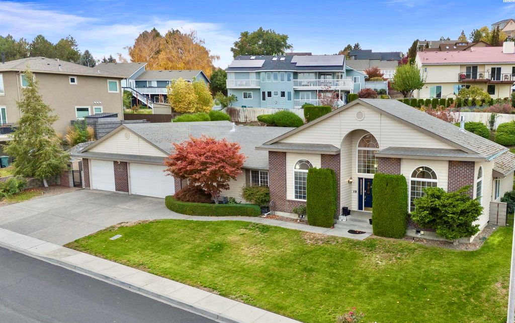 Photo of 1259 Llandwood Ave, Richland, WA 99352 (MLS # 290546)