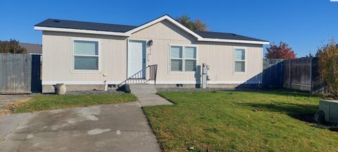Photo of 2619 E Adelia St, Pasco, WA 99301 (MLS # 288600)