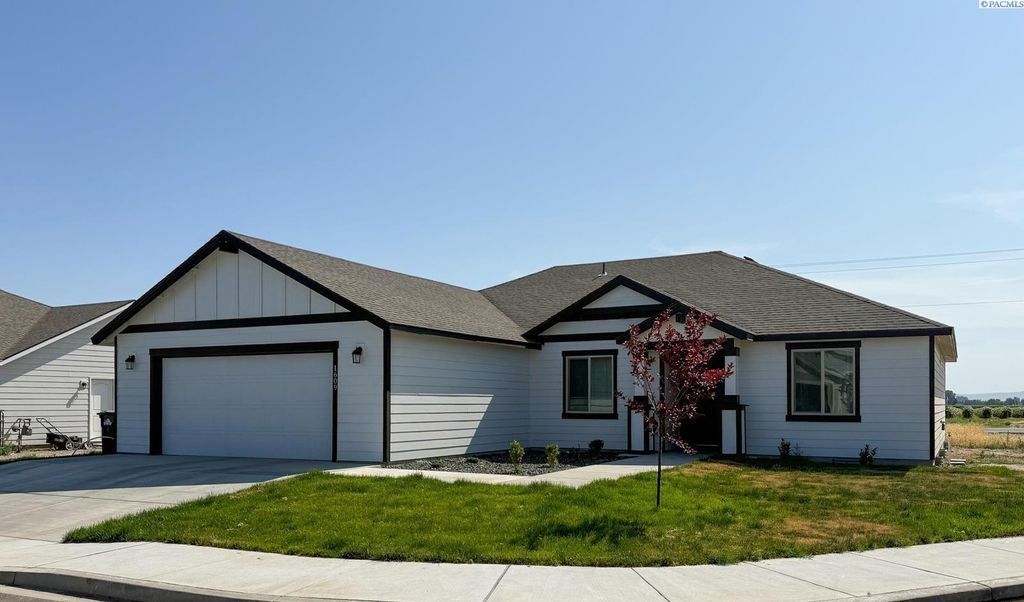 Photo of 1609 Diamond Avenue, Grandview, WA 98930 (MLS # 290861)