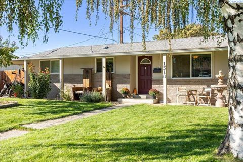 Photo of 1510 Wilson Street, Richland, WA 99354 (MLS # 287602)