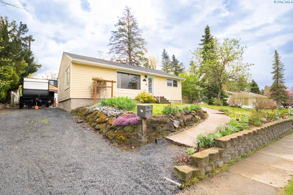 Photo of 1040 NW Clifford St #Moder, Pullman, WA 99163 (MLS # 292537)