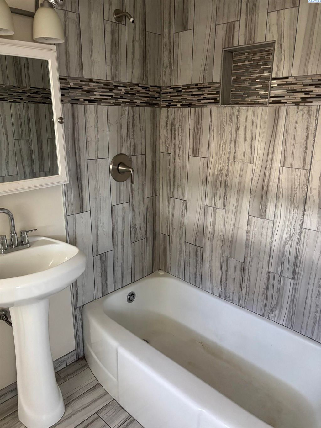Photo of 738 N 9th Ave, Walla Walla, WA 99362 (MLS # 288412)