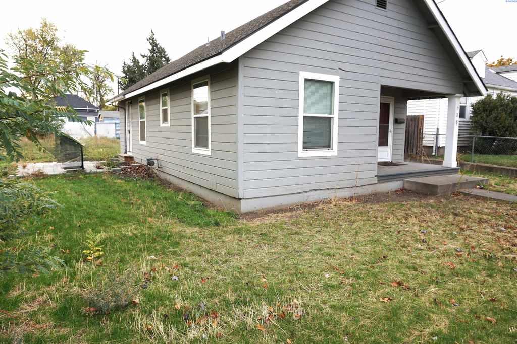 Photo of 738 N 9th Ave, Walla Walla, WA 99362 (MLS # 288412)