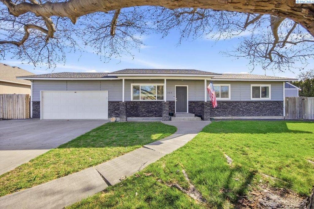 Photo of 225 Mata Rd, Kennewick, WA 99338 (MLS # 291603)