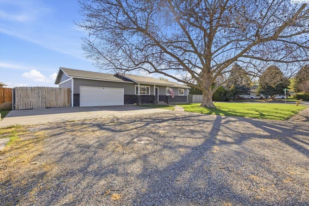 Photo of 225 Mata Rd, Kennewick, WA 99338 (MLS # 291603)