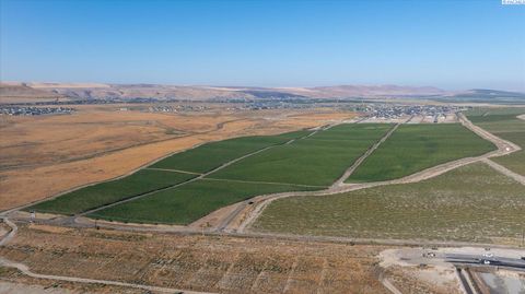 Photo of NKA Goose Ridge Estates At Badger Mtn South, Richland, WA 99352 (MLS # 287657)